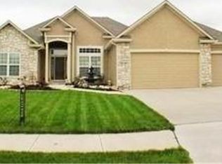 309 SE Canter Ct, Lees Summit, MO 64082
