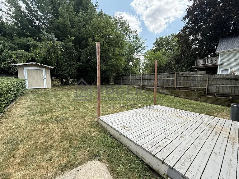 1240 Emerald Ave NE — Photo 14