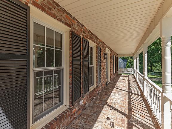 3rd image of 781 Summerwood Dr