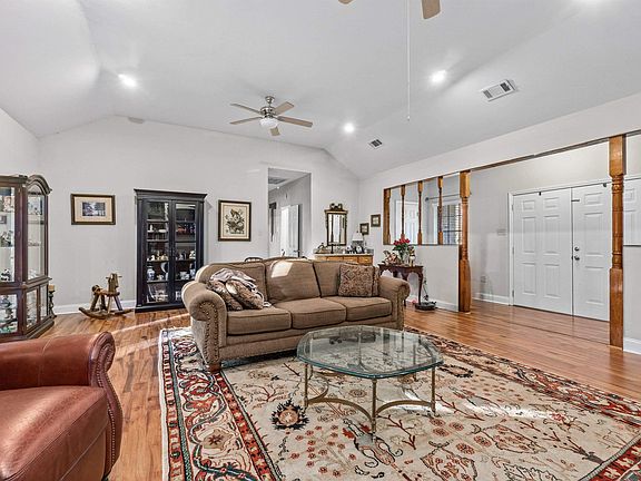 4th image of 8450 Dama Dr