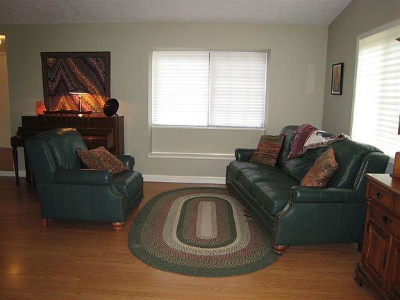 4th image of 1700 S Highland Ave