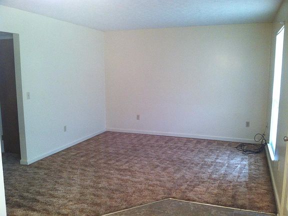 4th image of 106 Honeysuckle Ct APT 3