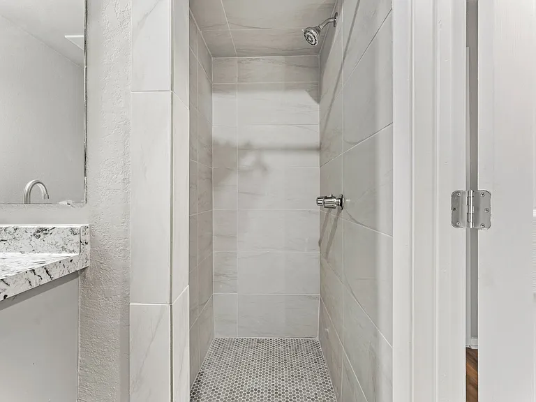 Hall shower