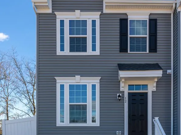 12 Hunters Dr, Gilbertsville, PA 19525