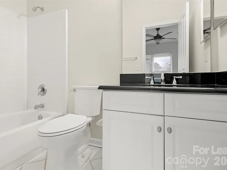 567 E 9th St — Photo 29