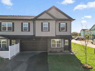5291 Long Pointe Pass, Woodbury, MN 55129