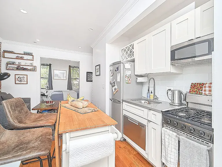 236 E 33rd St #1D — Photo 3