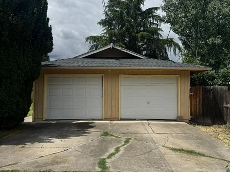 848 Olympic Ave — Photo 11