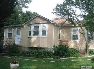 62 Cherry Rd, Rocky Point, NY 11778