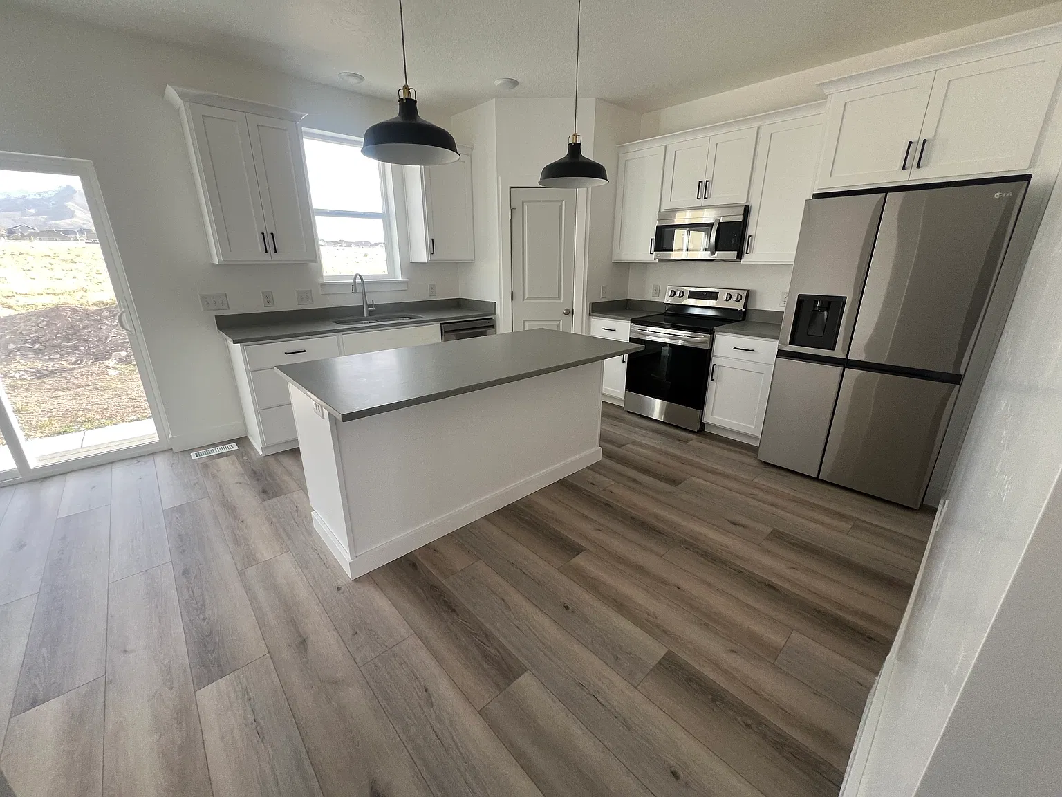 3 bed, 2.5 bath, 1378 sqft, $2,500 — Photo 3
