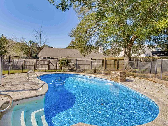 2nd image of 2890 Semoran Dr