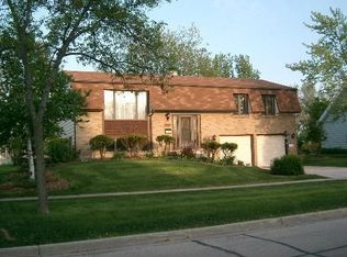 3785 Lexington Dr, Hoffman Estates, IL 60192