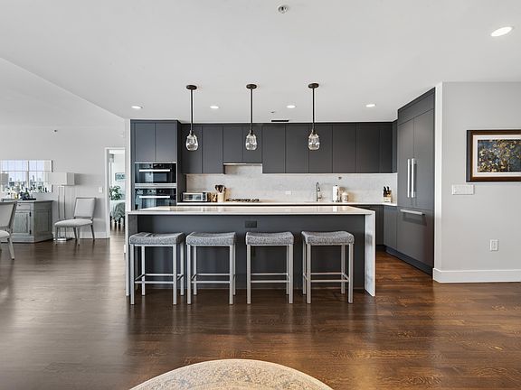 4th image of 77 Hudson St #Penthouse 4704