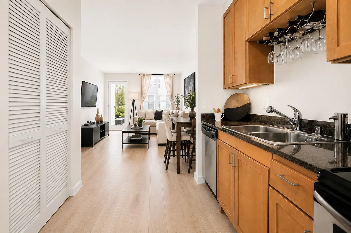 Building Photo - 888 7th St #136