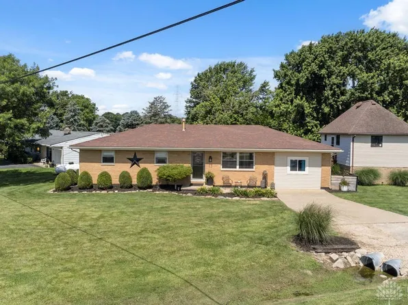 1637 Lammes Ln, New Carlisle, OH 45344