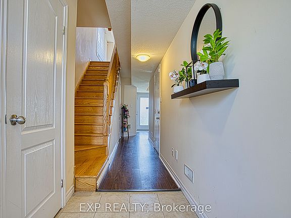 4th image of 61 Mayland Trl