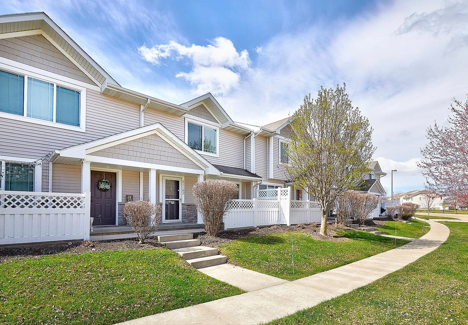 2 bed, 2.5 bath, 1310 sqft, $1,700 — Photo 1