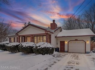 2492 W Maple Ave, Flint, MI 48507