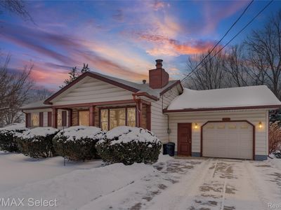 2492 W Maple Ave, Flint, MI, 48507