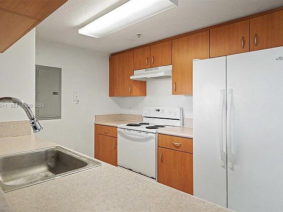 2nd image of 816 NW 11th St APT 906