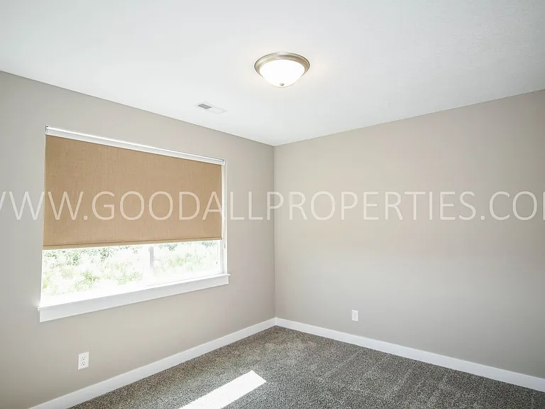 1007 Warren St — Photo 11