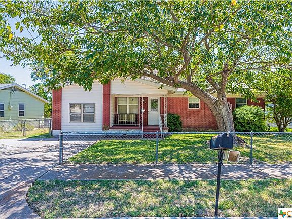 3rd image of 2303 Crescent Dr