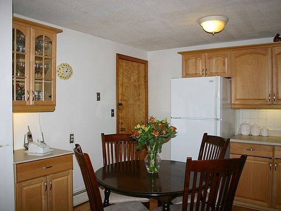 4th image of 18 Woodman Way APT 10