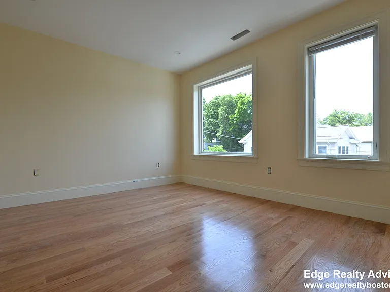 118 Tremont St — Photo 8