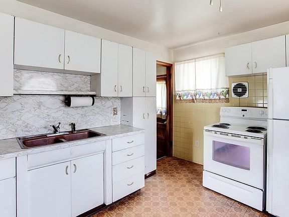 4th image of 916 Sussex Dr