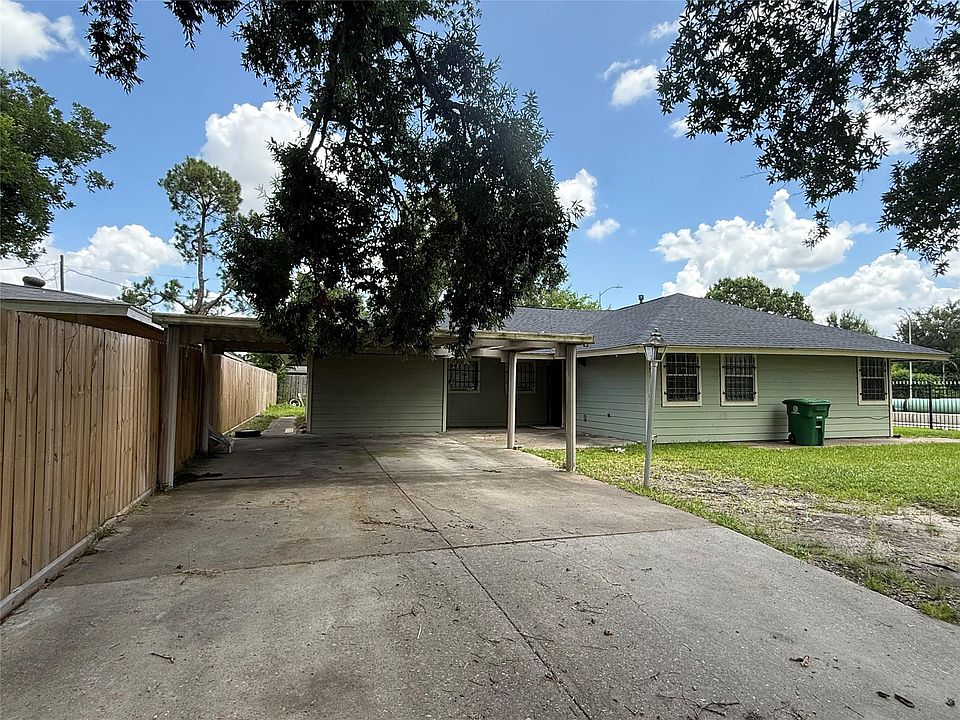 1st image of 5651 Lyndhurst Dr