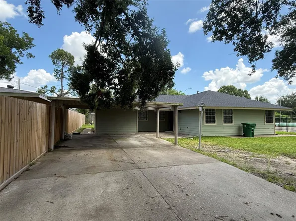 5651 Lyndhurst Dr, Houston, TX 77033