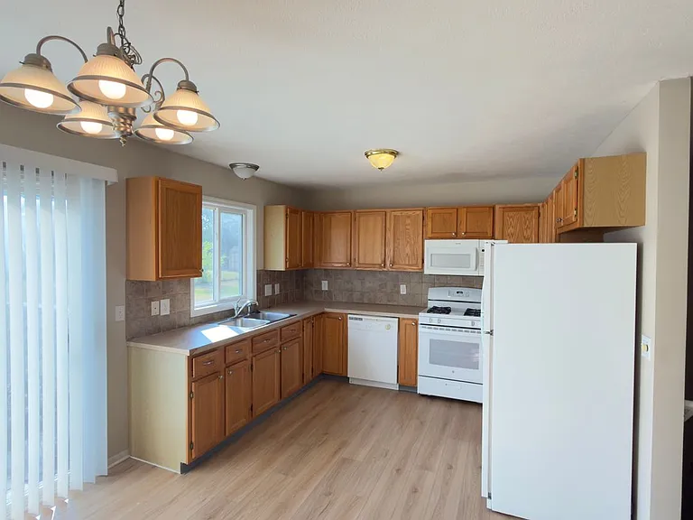 4441 Hillrise Ct NE — Photo 4