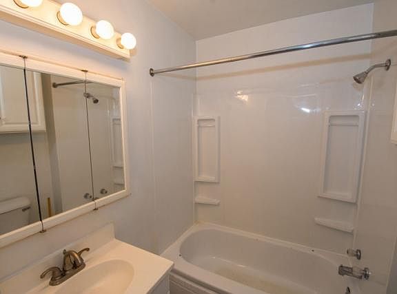 4th image of 220 Hammond Pl