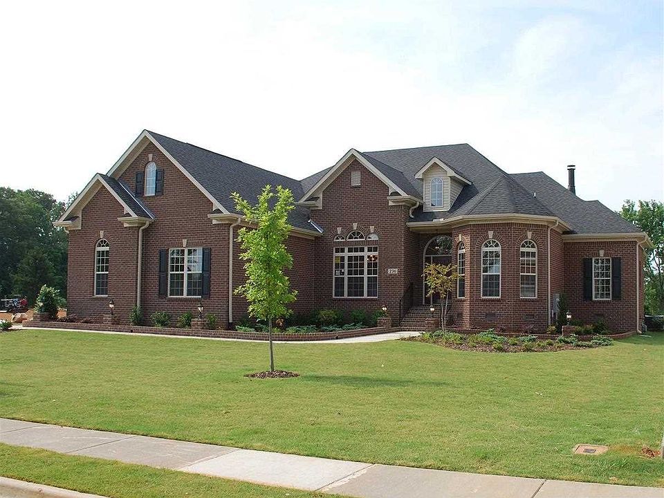1st image of 236 Bishop Farm Way