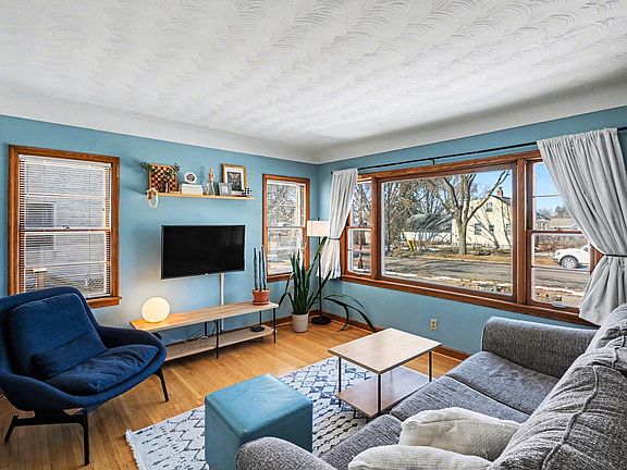4th image of 2016 Sherwood Ave