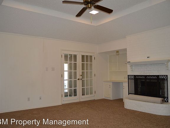 3rd image of 2504 Saint Andrews Dr