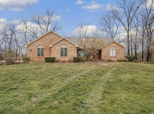 15 Eagle Lake Dr, Columbia, IL 62236