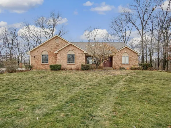 15 Eagle Lake Dr, Columbia, IL 62236