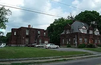 306 W Elm St — Photo 1