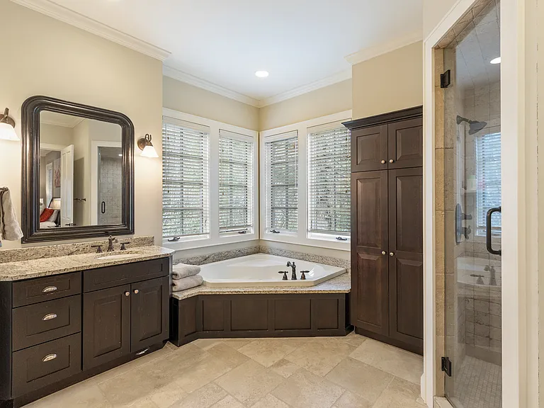 115 Falls Ct W — Photo 10