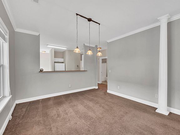 4th image of 16B Oakhurst Ave