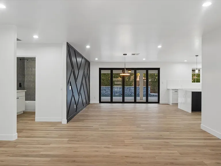 8525 E Clarendon Ave — Photo 6