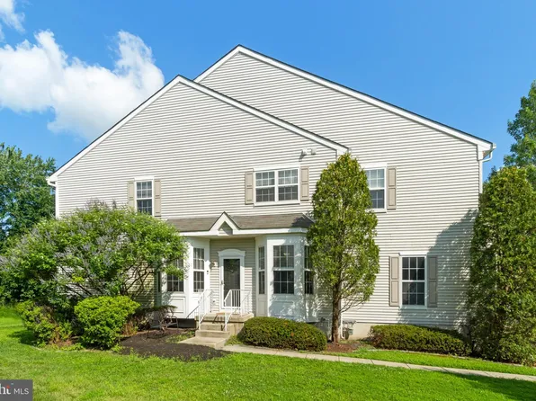 22 Weaver Dr, Marlton, NJ 08053