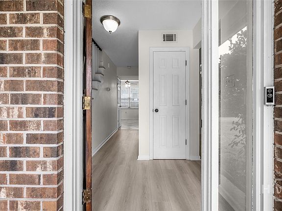 4th image of 808 Birchwood Road