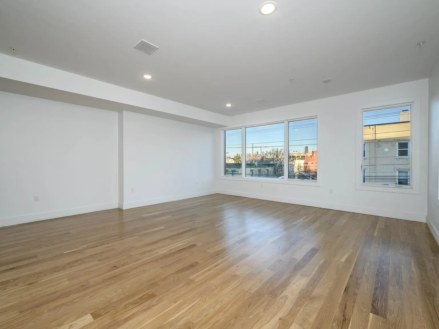 3 bed, 2.0 bath, 1913 sqft, $4,000 — Photo 4