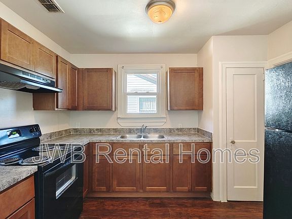 3rd image of 519 E 58th St