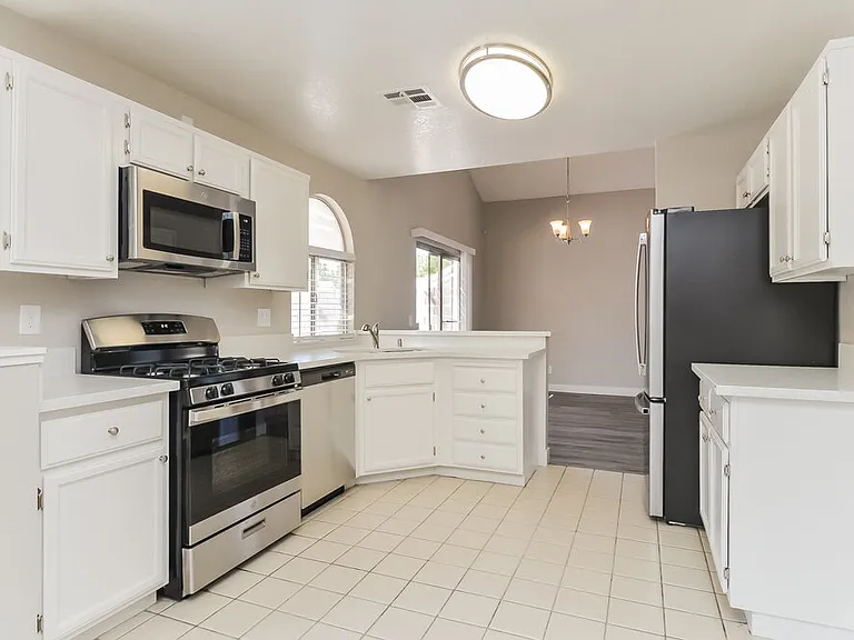 763 Butternut Ct — Photo 9