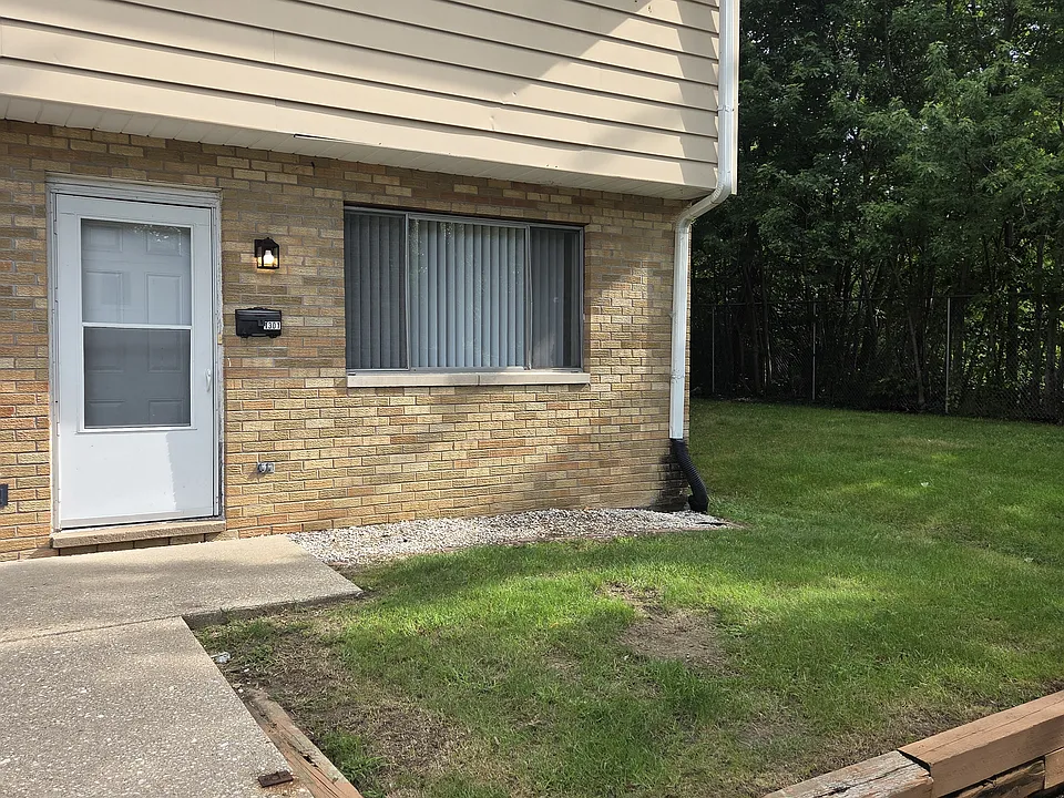 1301 W Jeth Ct #1301