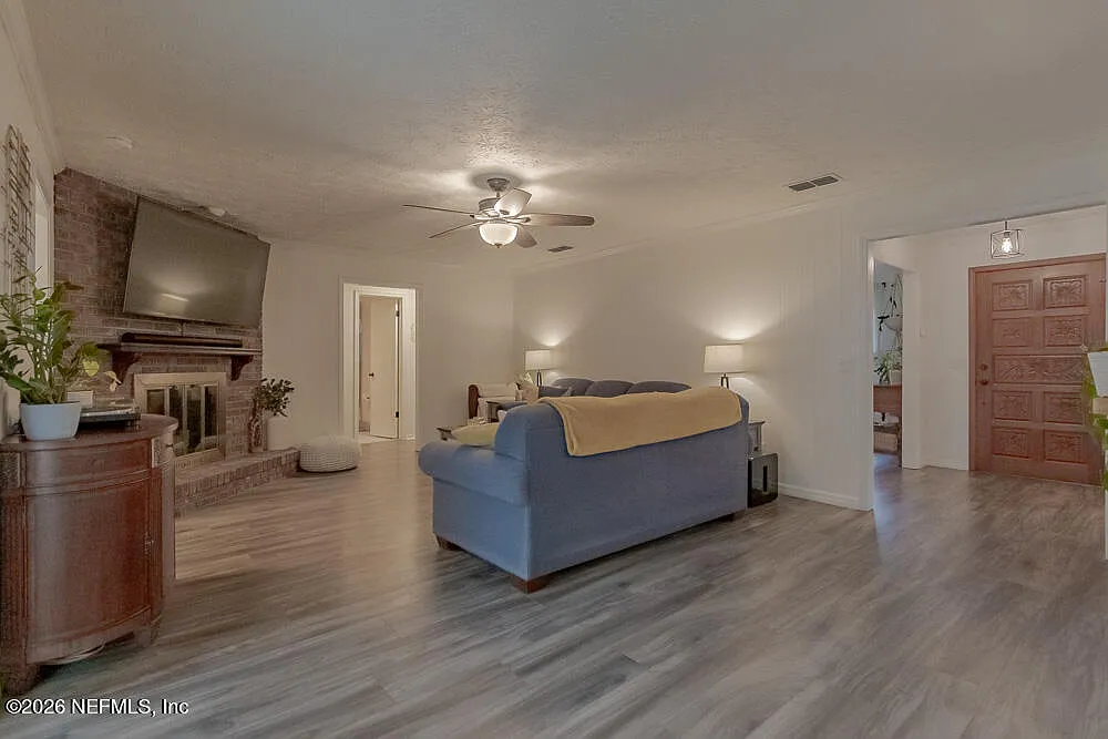 3 bed, 2.0 bath, 1901 sqft, $2,750 — Photo 3