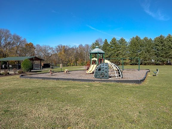 5th image of 1542 Red Oak Ln